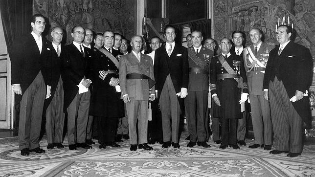 Franco rodeado por sus ministros "tecnócratas".