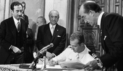 Juan Carlos aceptó suceder a Franco a título de Príncipe de España 1969.